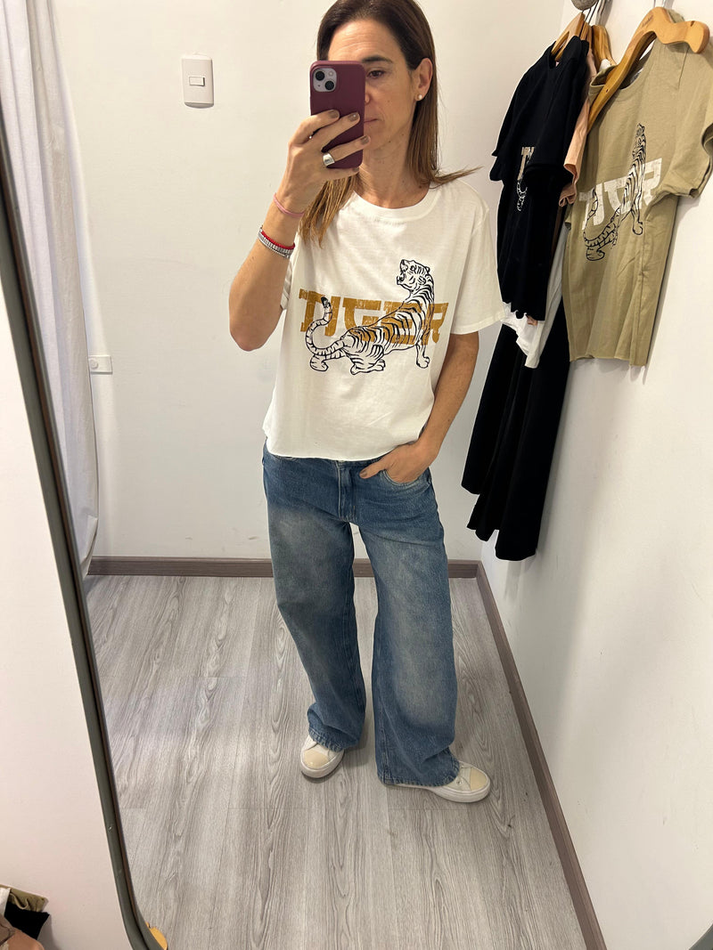 Polera Court